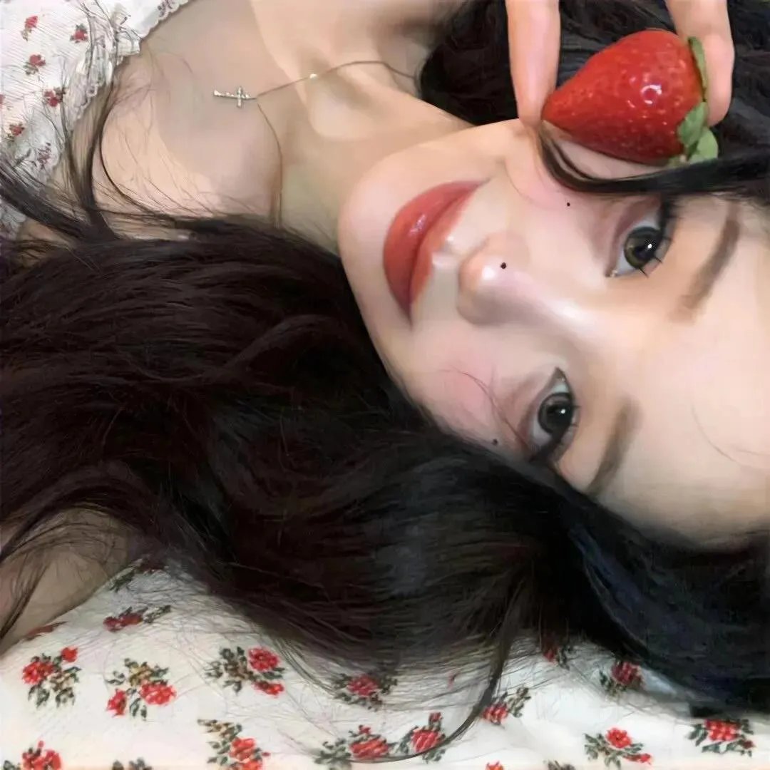 穿黄靴子的女孩